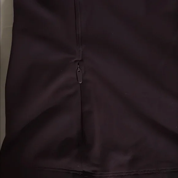 Lululemon Toasty Tech 1/2 Zip Size 6 with Gorgeous Sleeve Detail - Picture 10 of 12